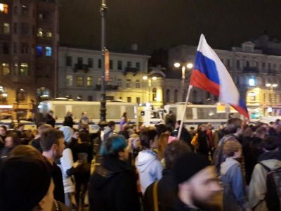 Демонстранты у ТЦ "Галерея", 7.10.17. Источник www.facebook.com/profile.php?id=100002244977577 Демонстранты у ТЦ "Галерея", 7.10.17. Источник www.facebook.com/profile.php?id=100002244977577